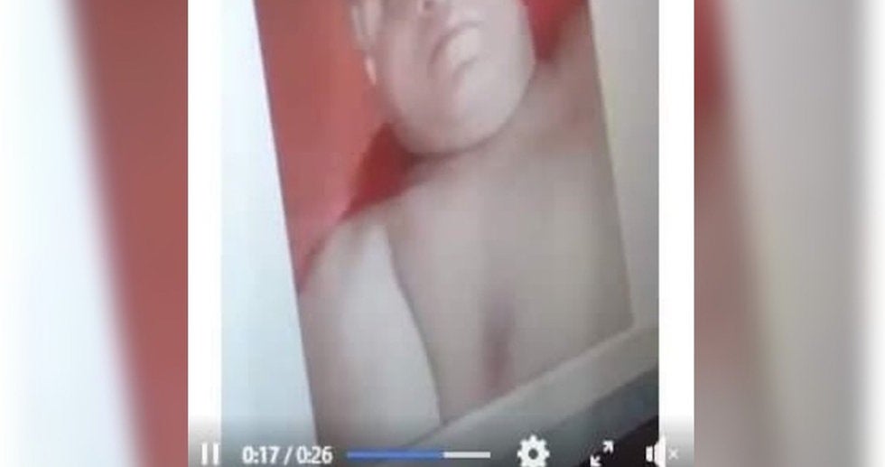 Separan a profesor de su cargo por aparecer desnudo en clases