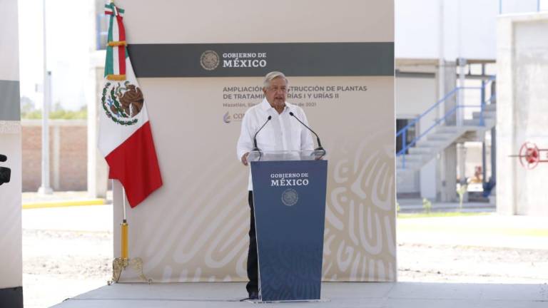 Clases presenciales volverán antes de que acabe el ciclo escolar actual, estima AMLO