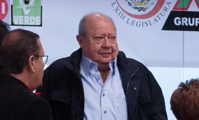 ¿Quién es Carlos Romero Deschamps, polémico líder sindical que renunció hoy a Pemex?