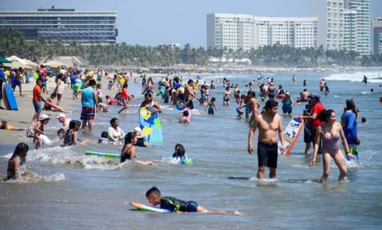 ¿Tercera ola? Playas de todo México lucieron abarrotadas durante fin de semana largo