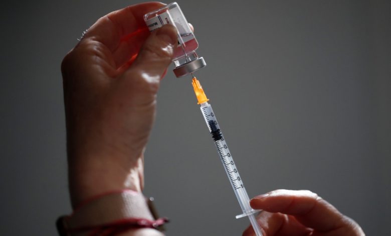 Enfermera recibe vacuna y muere dos días después: Vacuna de AstraZeneca sigue en polémica