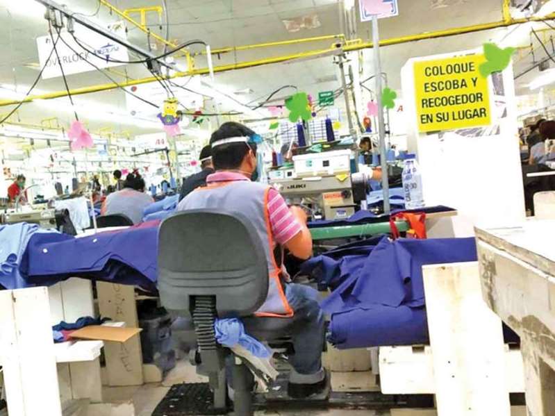 Trabajadores de maquiladora en Campeche temen aplicación de vacuna falsa