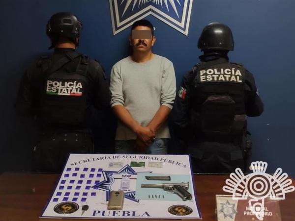 Detienen a presunto vendedor de droga en Amozoc 