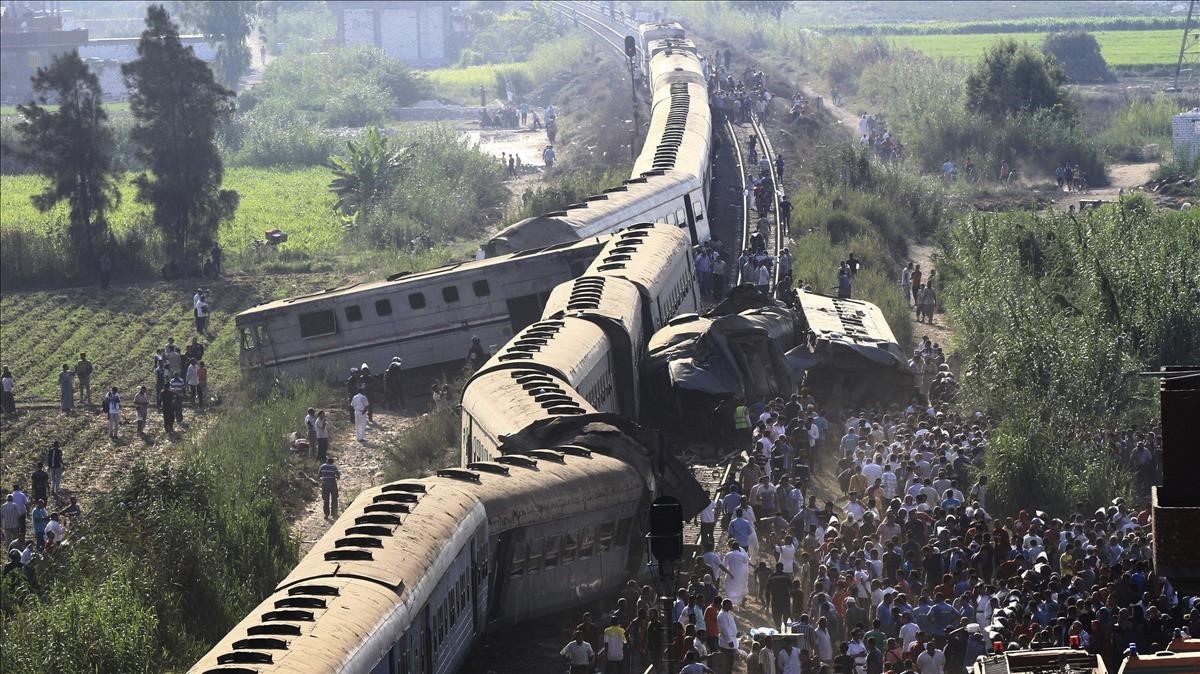 Al menos 32 muertos y 66 heridos en fuerte choque de trenes en Egipto; esto sabemos