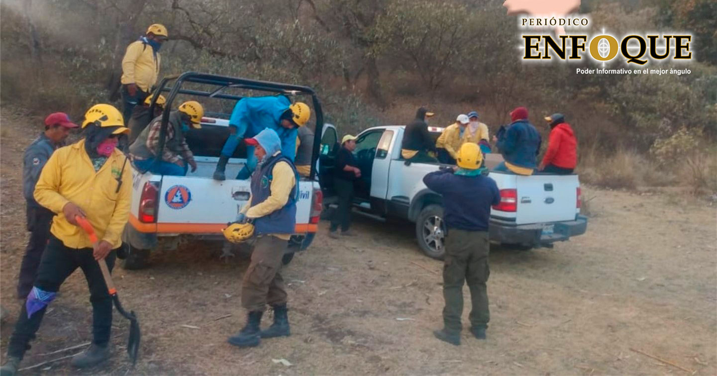 Continúan trabajos para sofocar incendio en el cerro El Pinal en Acajete 