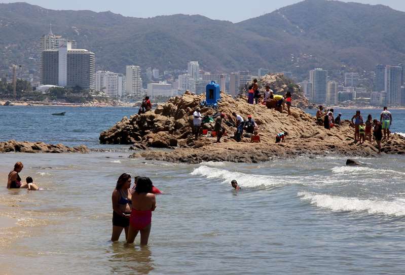 Colman vacacionistas las playas de Acapulco