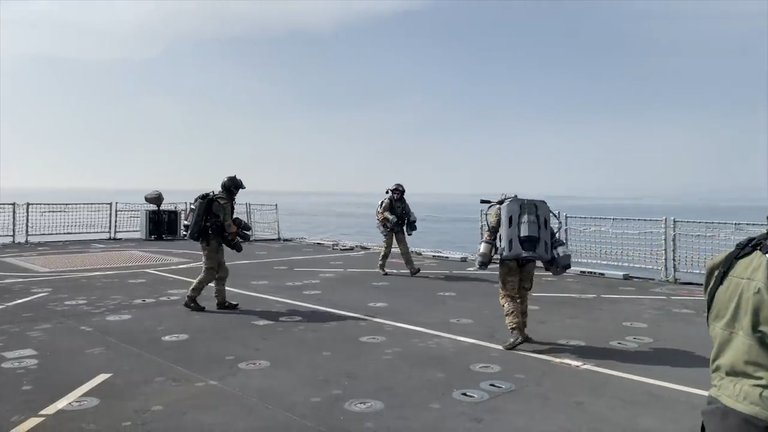 Video muestra a marines británicos probando “jetpacks” voladores en una operación militar