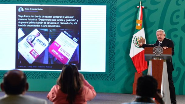 En veda electoral, AMLO exhibe al candidato priista Adrián de la Garza