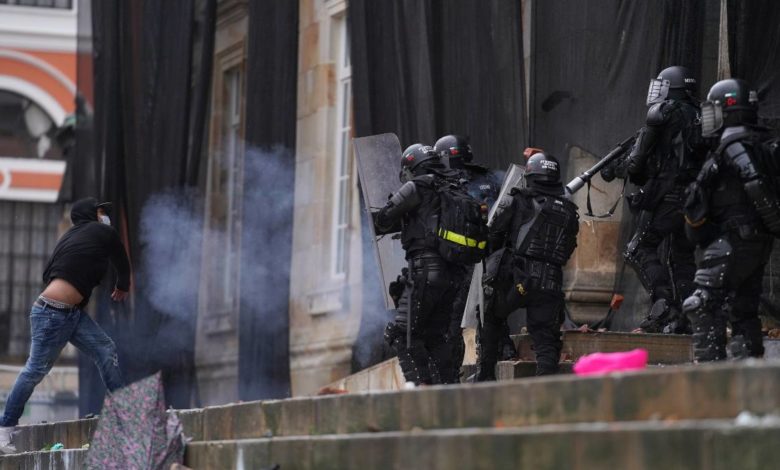 #ColombiaAlertaRoja: Difunden VIDEOS de represión policial; van 89 manifestantes desaparecidos