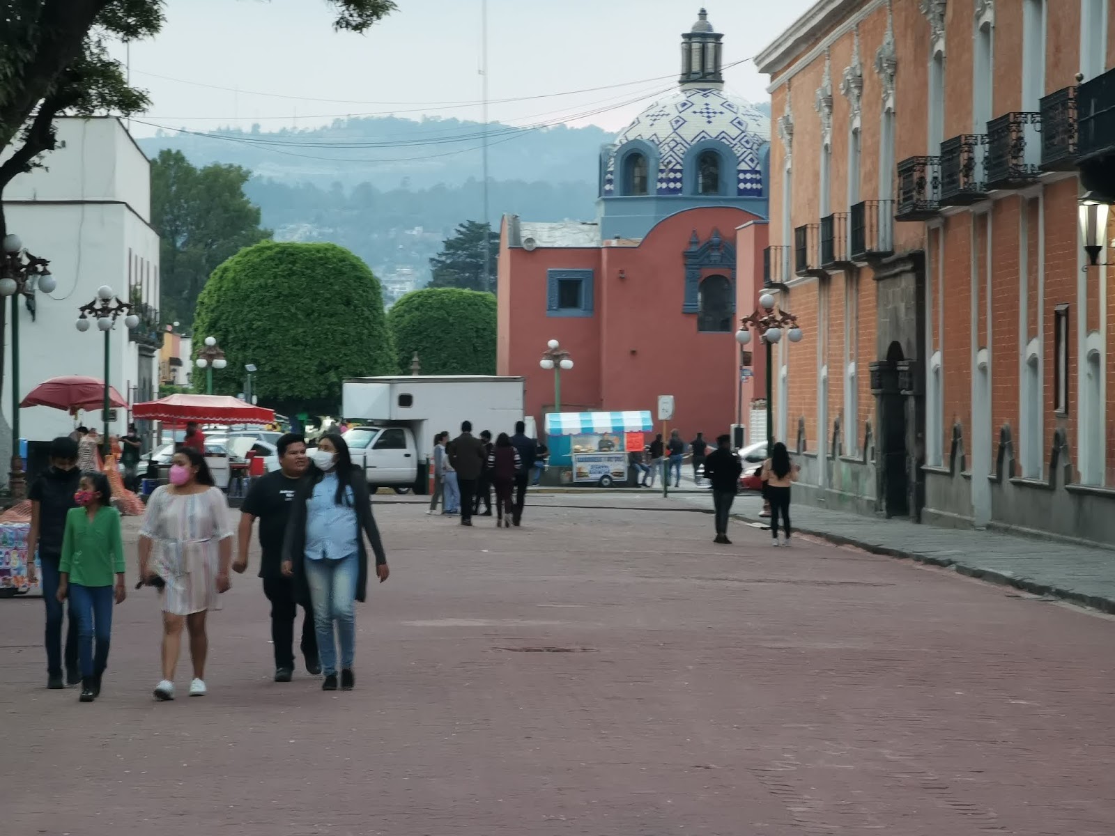 Candidatos en Tlaxcala se ‘autoadscriben’ como mujeres para cumplir con paridad... y se los avalan