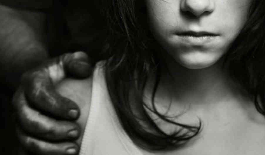 Captan a hombre presuntamente abusando de una menor de edad en un río de Tabasco