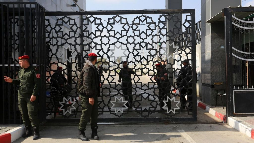 Egipto abre su frontera con Gaza para evacuar a heridos de bombardeos