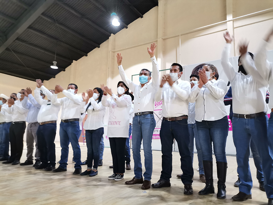 Recibe Delfino Suárez apoyo de Anabell Ávalos para contender por el Distrito I