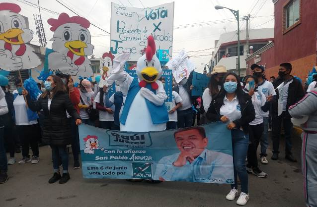 “El Pollo” recibe la aceptación de grupos y vecinos en San Pablo del Monte.