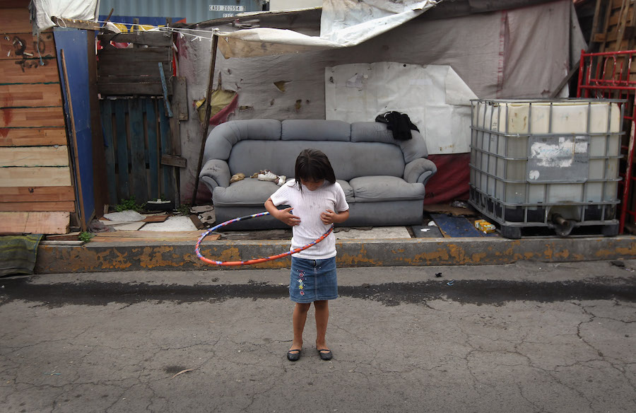 Mexicanos, con menores ingresos y más pobres en 26 de 32 estados