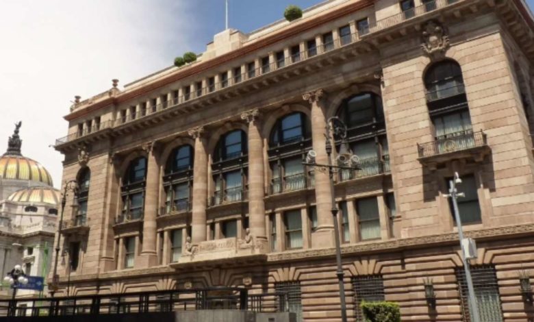 AMLO pide a Banxico explicar que hace con reservas tras anunciar que no entregará remanentes