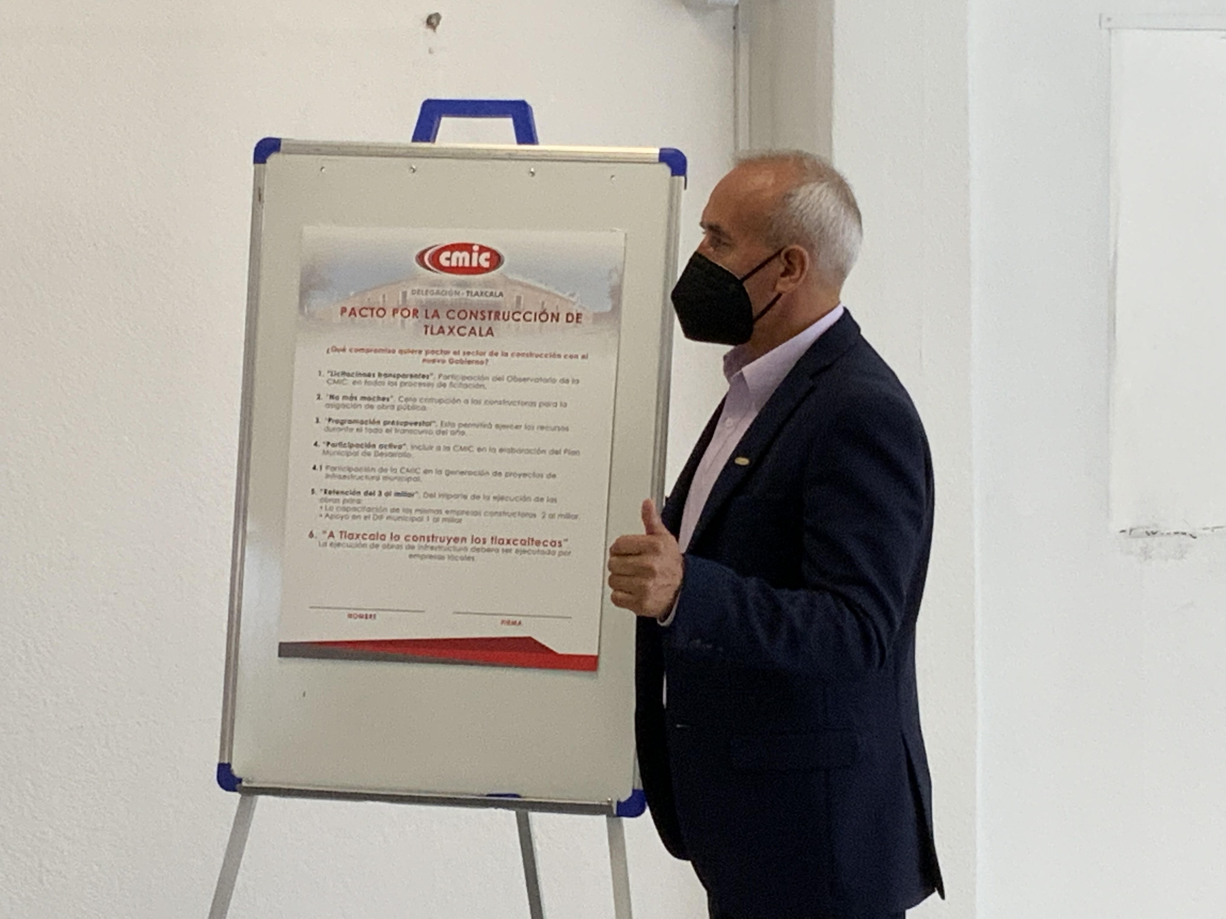 “A Tlaxcala lo construyen los Tlaxcaltecas”, CMIC firma pacto con candidatos.