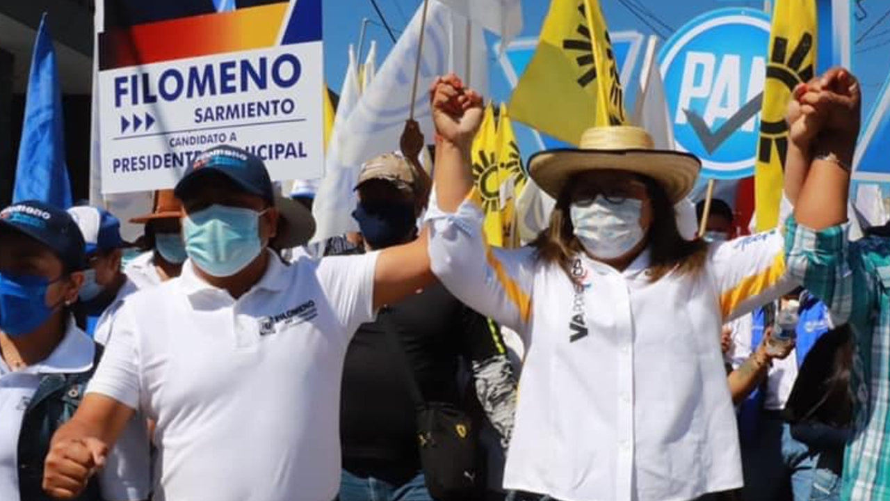 Dirigente estatal del PAN, acompañó a su candidato por la Alcaldía de Cuautlancingo, Filomeno Sarmiento. 