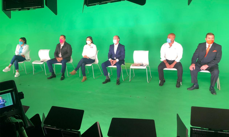 Seis de ocho candidatos a la alcaldía de Puebla participan en debate de TV