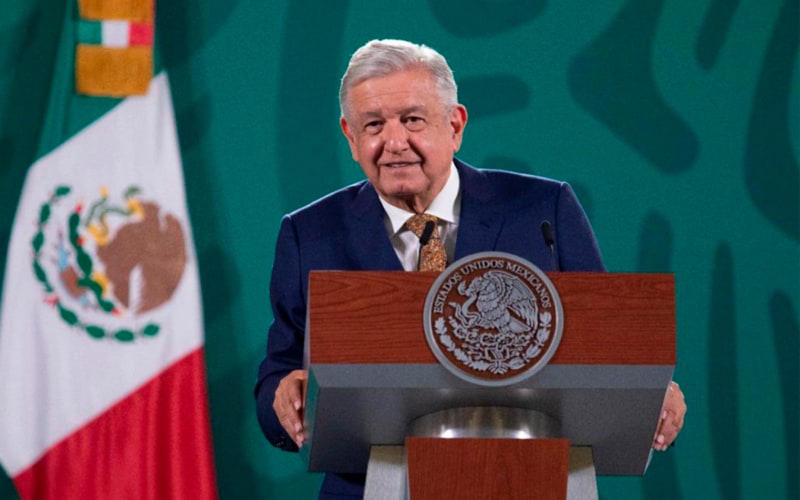 AMLO "anuncia compra de Vitacilina" para las irritaciones de sus adversarios por compra de refinería