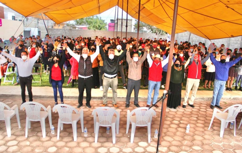 Candidato a la alcaldía de Zacatelco recibe respaldo de simpatizantes.