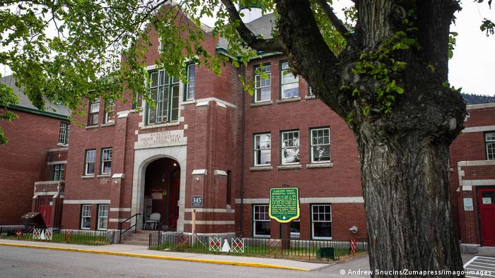 ¿Qué se sabe sobre los restos de 125 niños hallados en un internado en Canadá?