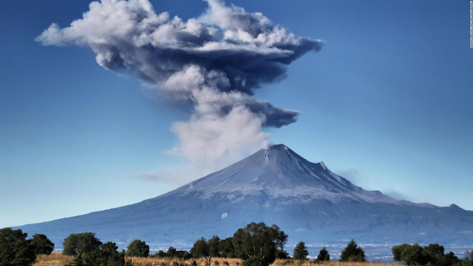Volcán Popocatépetl arranca en mes patrio con 66 exhalaciones