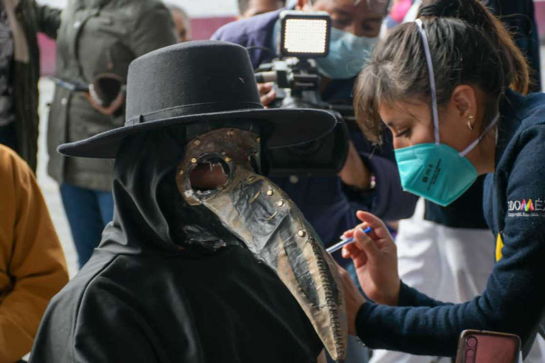 AMLO recalca que se vacunan diariamente alrededor de 700 mil personas contra covid-19