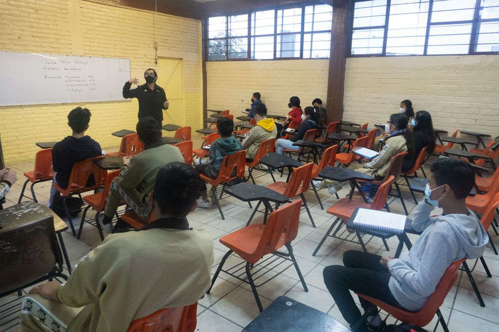 Al menos 25 millones de alumnos llamados a regresar a las aulas