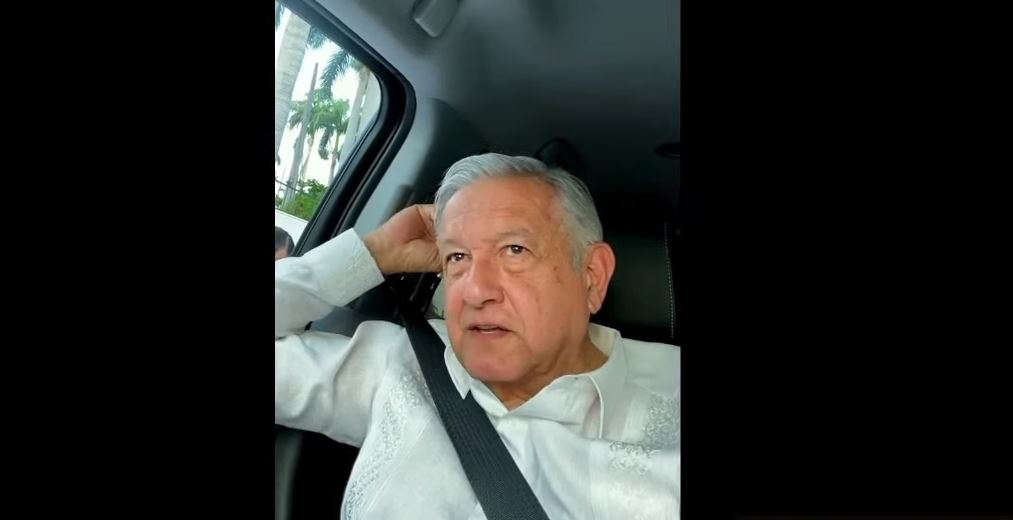AMLO da mañanera desde coche por bloque de CNTE en Chiapas