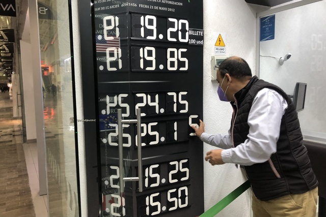 Peso retrocede; lleva cinco caídas consecutivas