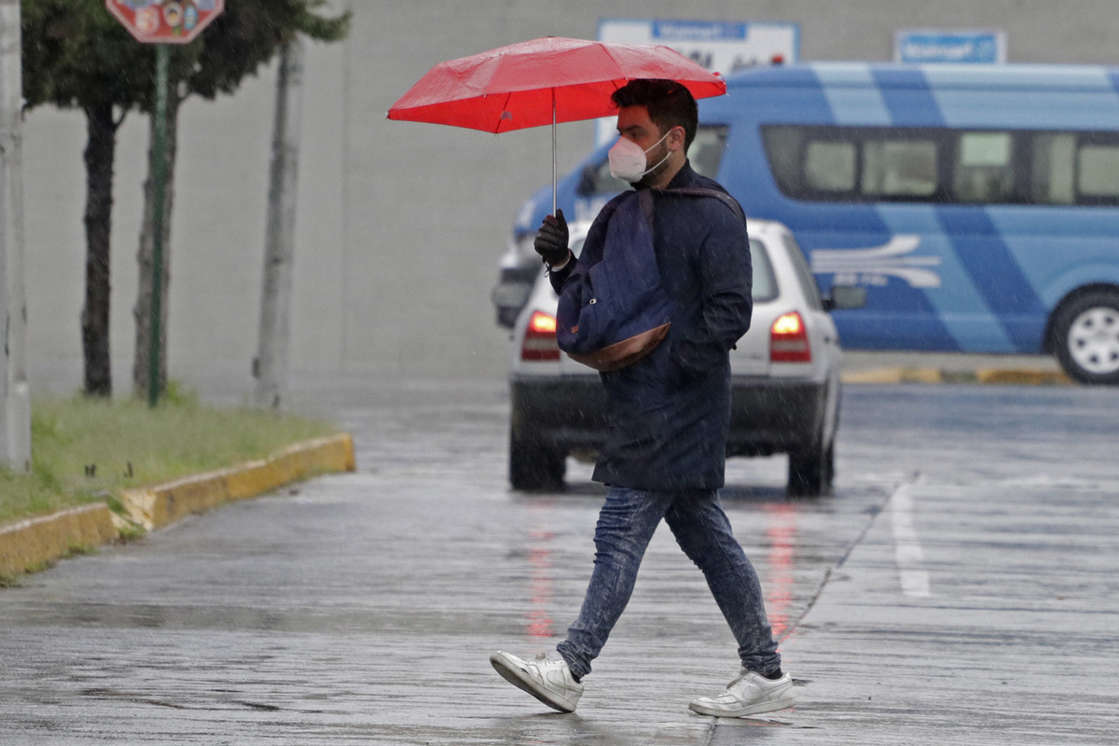 Techos caídos y fallo de electricidad deja Grace tras paso  por Puebla