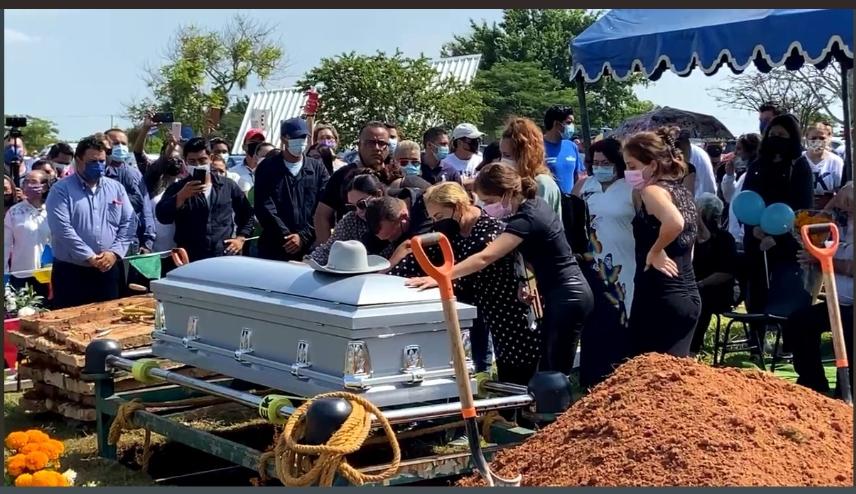 "Vuela alto, eres campeón", sepultan en Tabasco a Octavio Ocaña