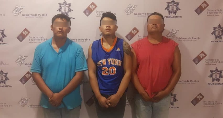 Detienen a narcomenudistas en municipio de Puebla; un grupo de personas trato de evitar la captura