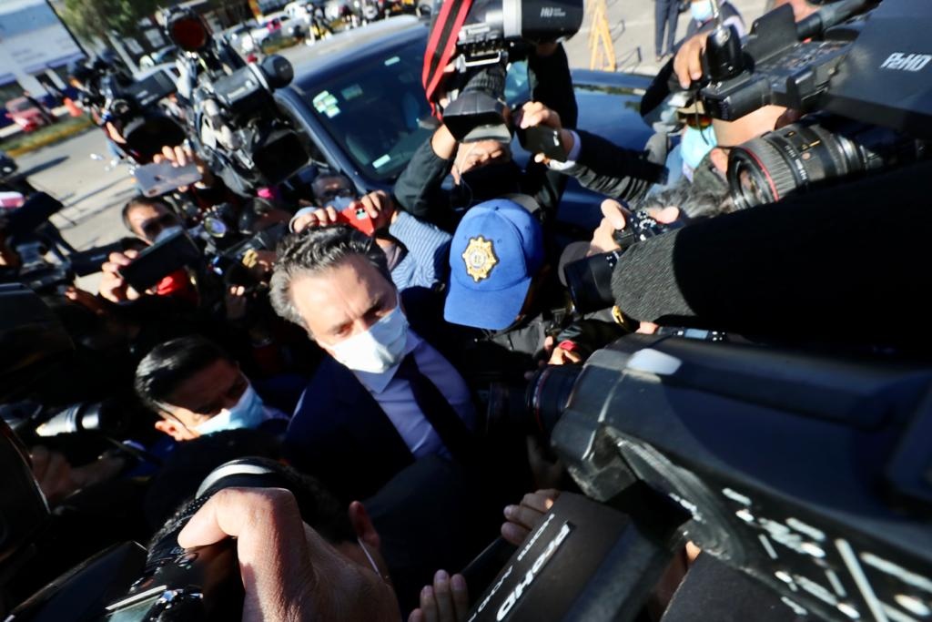 Llega Emilio Lozoya al reclusorio norte a comparecer 