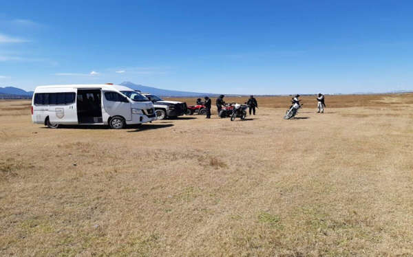 INM halla camioneta con 49 migrantes frente a instalaciones de Audi en Puebla