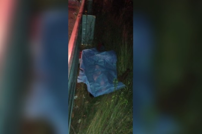 Pareja derrapa abordo de su motocicleta en periférico ecológico, uno de ellos falleció, y el otro se encuentra grave