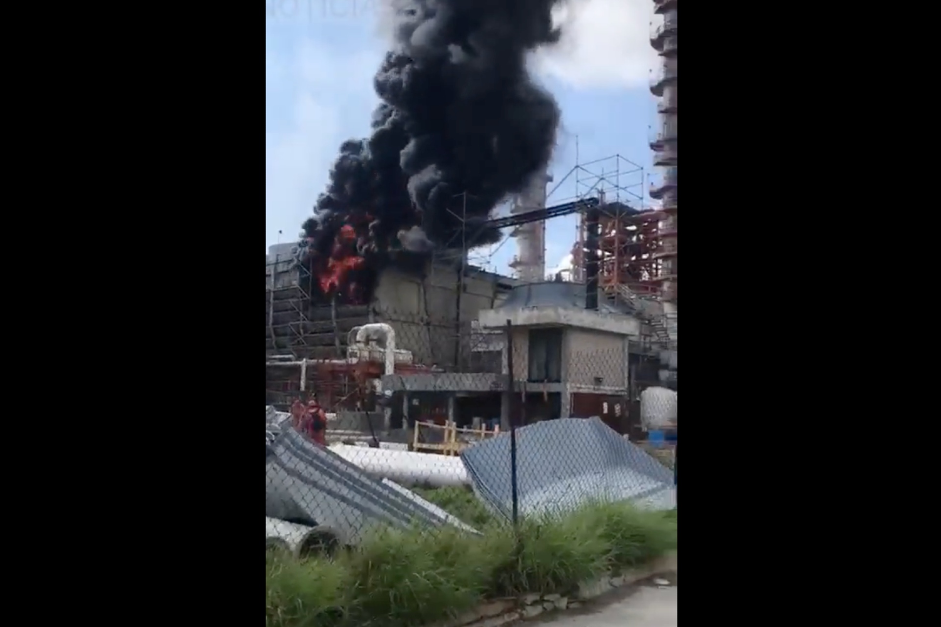 Incendio se registra en refinería de Cadereyta confirma Pemex