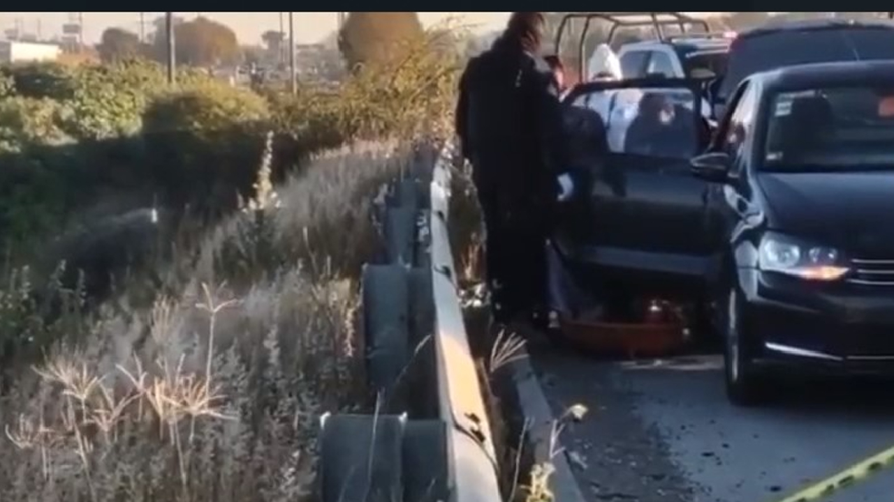 Hallan el cadáver de una persona dentro de un automóvil en Cuautlancingo 