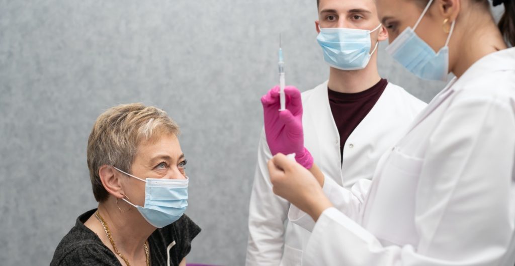 EU invertirá en laboratorios para aumentar producción de vacunas contra la Covid-19