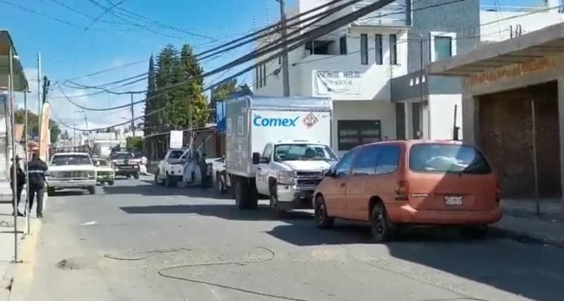 Policía frustra robo de una camioneta de pinturas; se desata balacera en Cuautlancingo