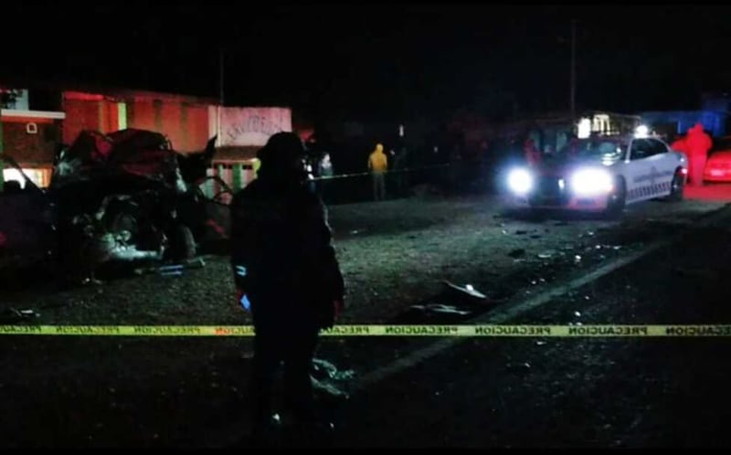 Fallecen 4 personas en aparatoso choque de frente en la Orizaba-Tehuacán