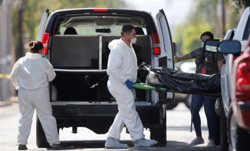 Localizan 4 fosas clandestinas con 5 cadáveres en Michoacán