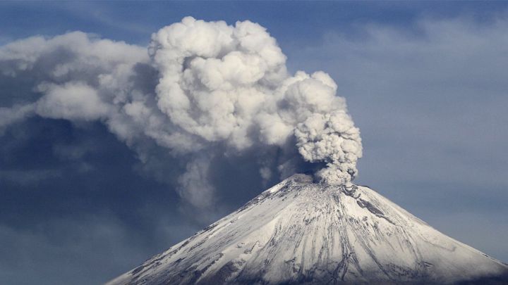 Intensa actividad volcánica durante 24 hrs; Popocatépetl emite 16 exhalaciones y un sismo 