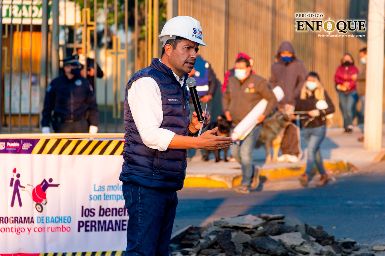 Más del 60% de vialidades están en pésimas condiciones, reconoce Eduardo Rivera