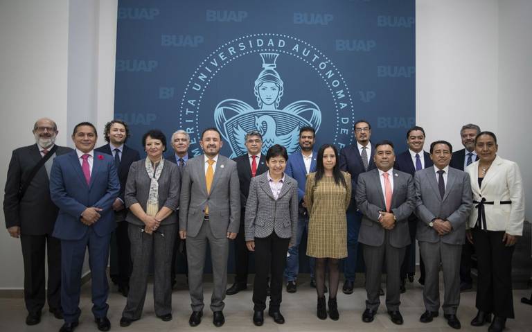 Presenta Lilia Cedillo a equipo que integrará la administración central de la BUAP