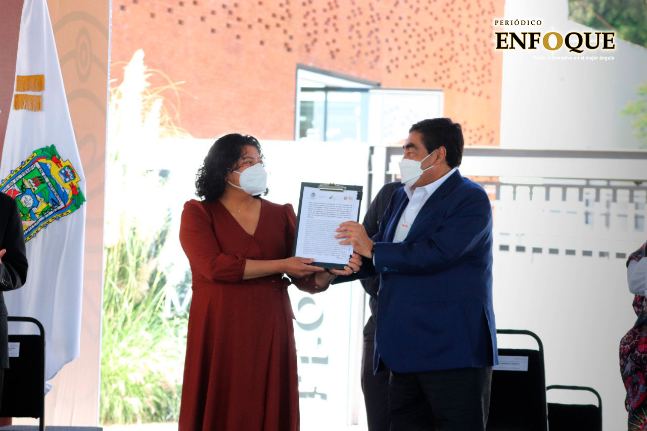 Karina Pérez Popoca asegura que la reciente entrega de los predios es un ejemplo de institucionalidad