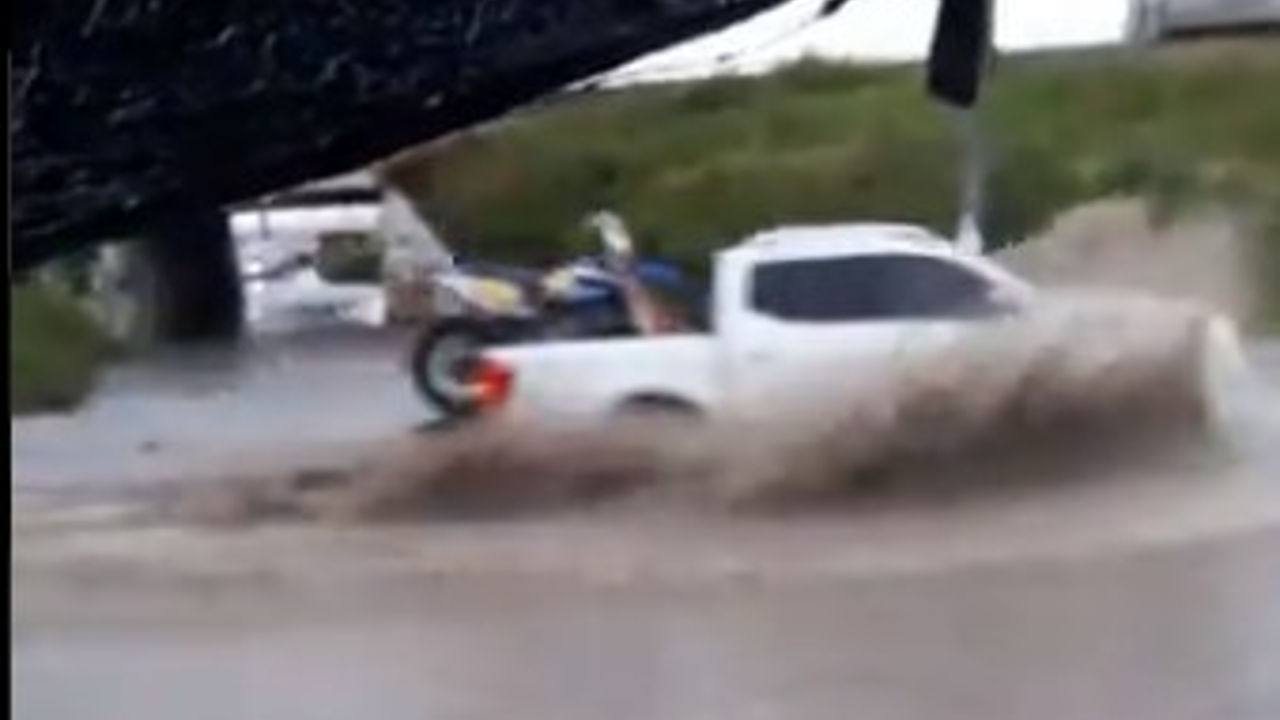Las fuertes lluvias siguen inundando y causando problemáticas en las calles de Coronango