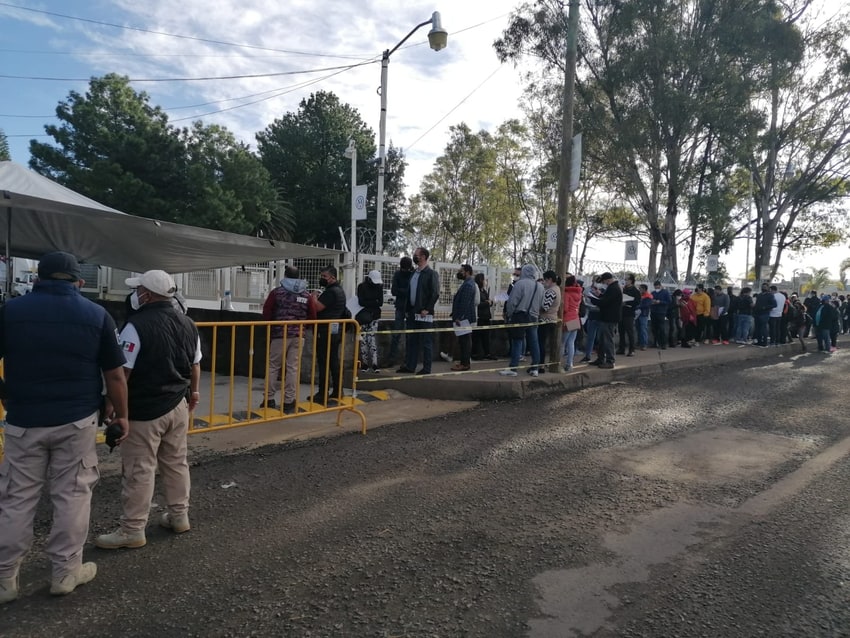 "¡Poblanos se equivocan de nuevo!" Gente de municipios asisten a vacunarse cuando no les toca