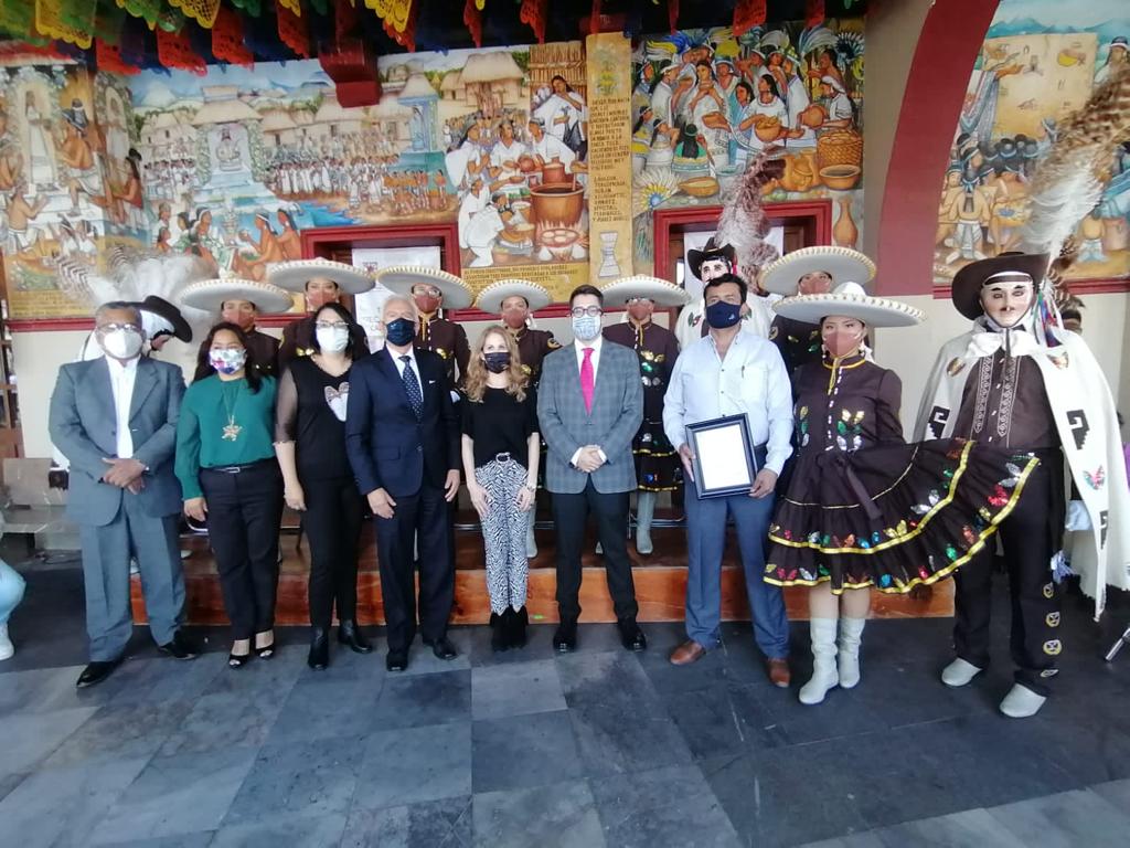 Entregan reconocimiento a la Camada Cristal de Chiautempan por su participación en el Festival Cencalli